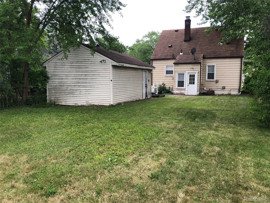 19384 Norborne Redford Charter Township MI 48240