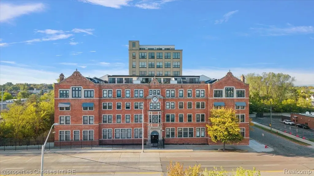 6533 E Jefferson Avenue Detroit City MI 48207