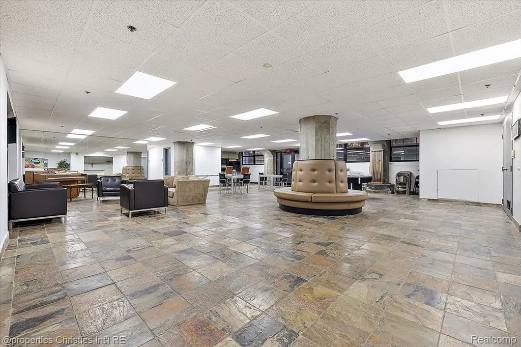 6533 E Jefferson Avenue Detroit City MI 48207