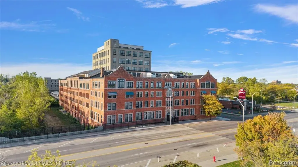 6533 E Jefferson Avenue Detroit City MI 48207