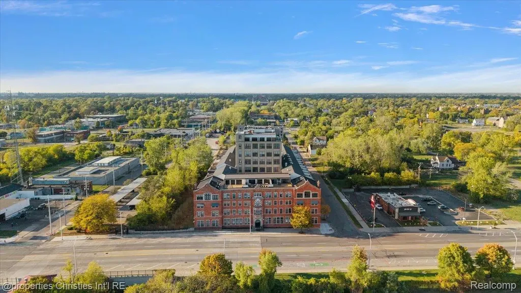 6533 E Jefferson Avenue Detroit City MI 48207