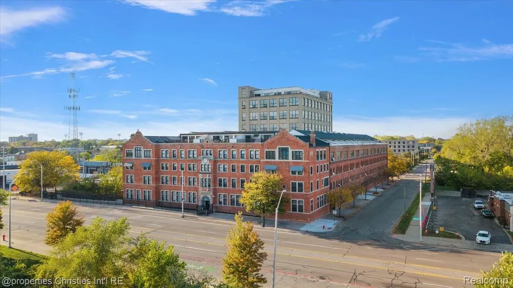 6533 E Jefferson Avenue Detroit City MI 48207