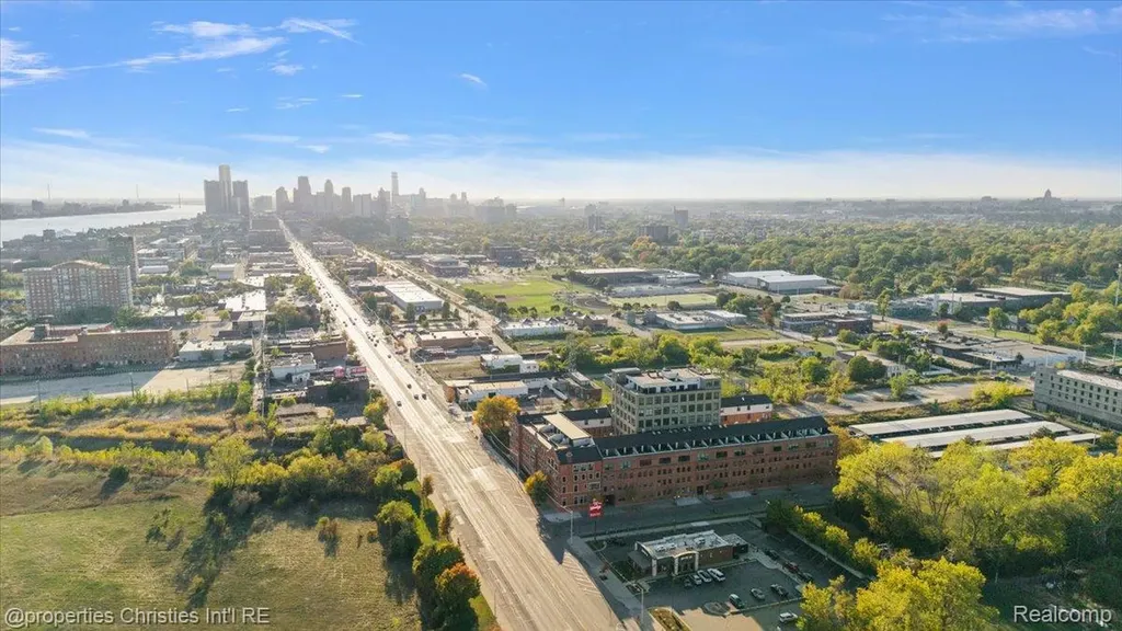 6533 E Jefferson Avenue Detroit City MI 48207