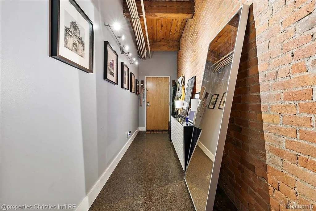 6533 E Jefferson Avenue Detroit City MI 48207