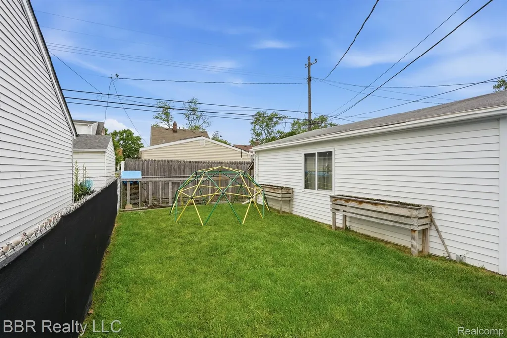 12256 Pearl Street Southgate City MI 48195