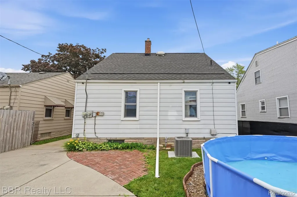 12256 Pearl Street Southgate City MI 48195