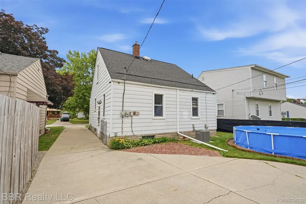 12256 Pearl Street Southgate City MI 48195