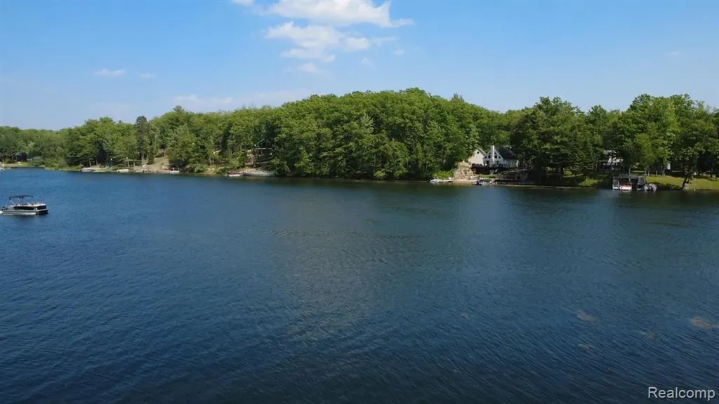 1872 Indianwood Loop Mills Township MI 48661
