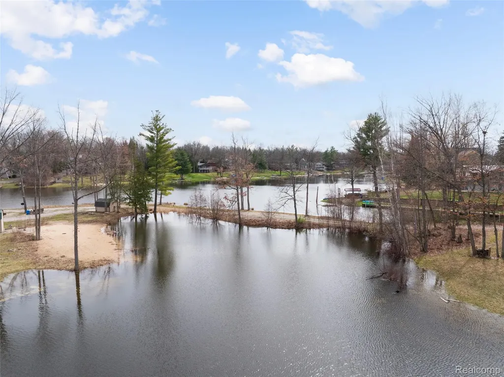 1872 Indianwood Loop Mills Township MI 48661