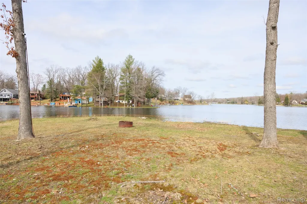 1872 Indianwood Loop Mills Township MI 48661