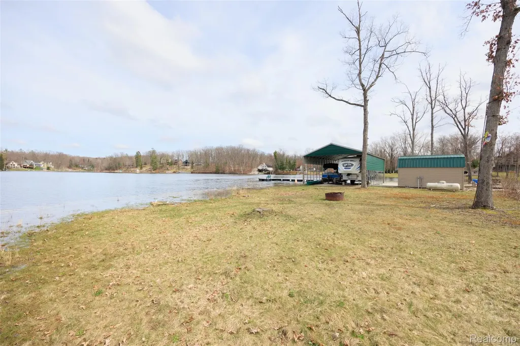 1872 Indianwood Loop Mills Township MI 48661