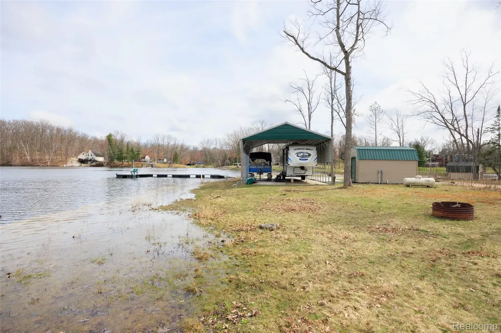 1872 Indianwood Loop Mills Township MI 48661