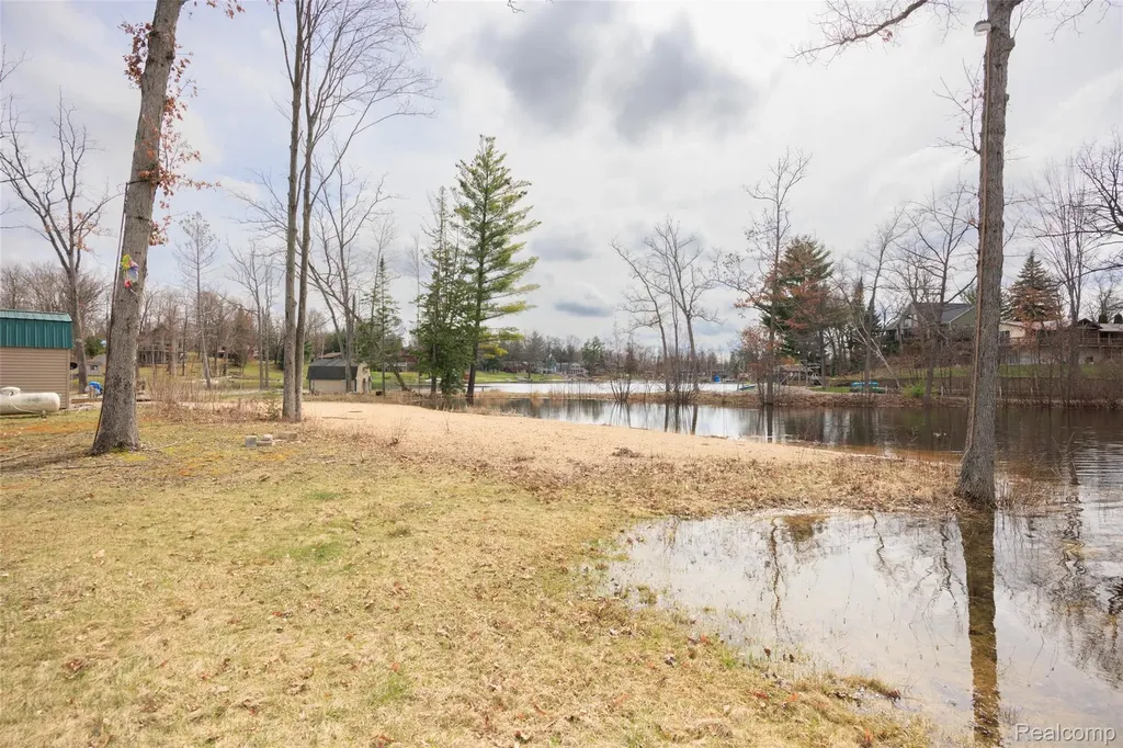 1872 Indianwood Loop Mills Township MI 48661