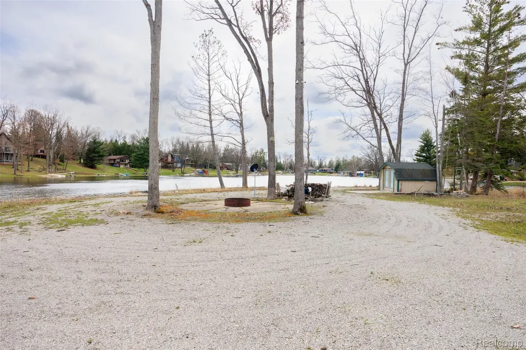 1872 Indianwood Loop Mills Township MI 48661