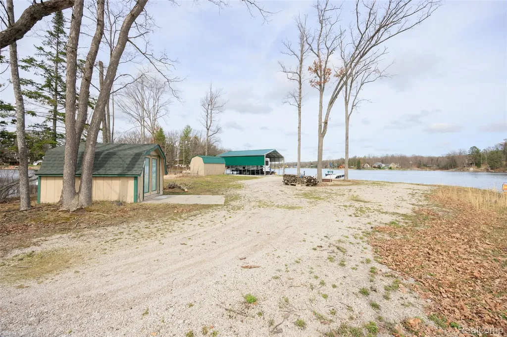 1872 Indianwood Loop Mills Township MI 48661