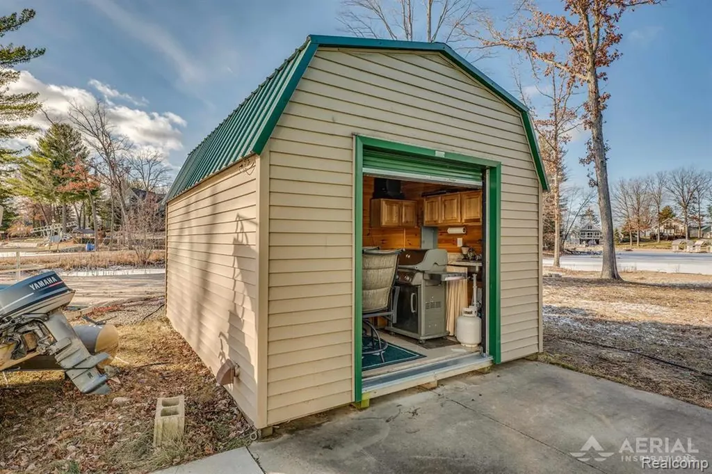 1872 Indianwood Loop Mills Township MI 48661