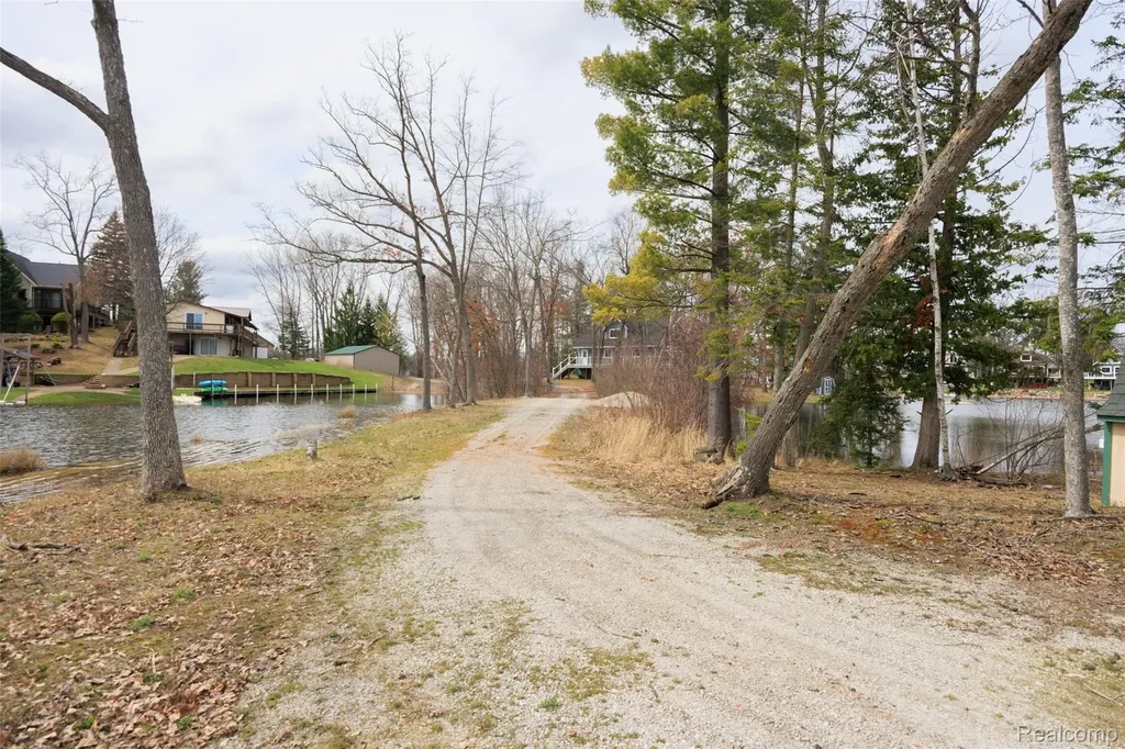 1872 Indianwood Loop Mills Township MI 48661