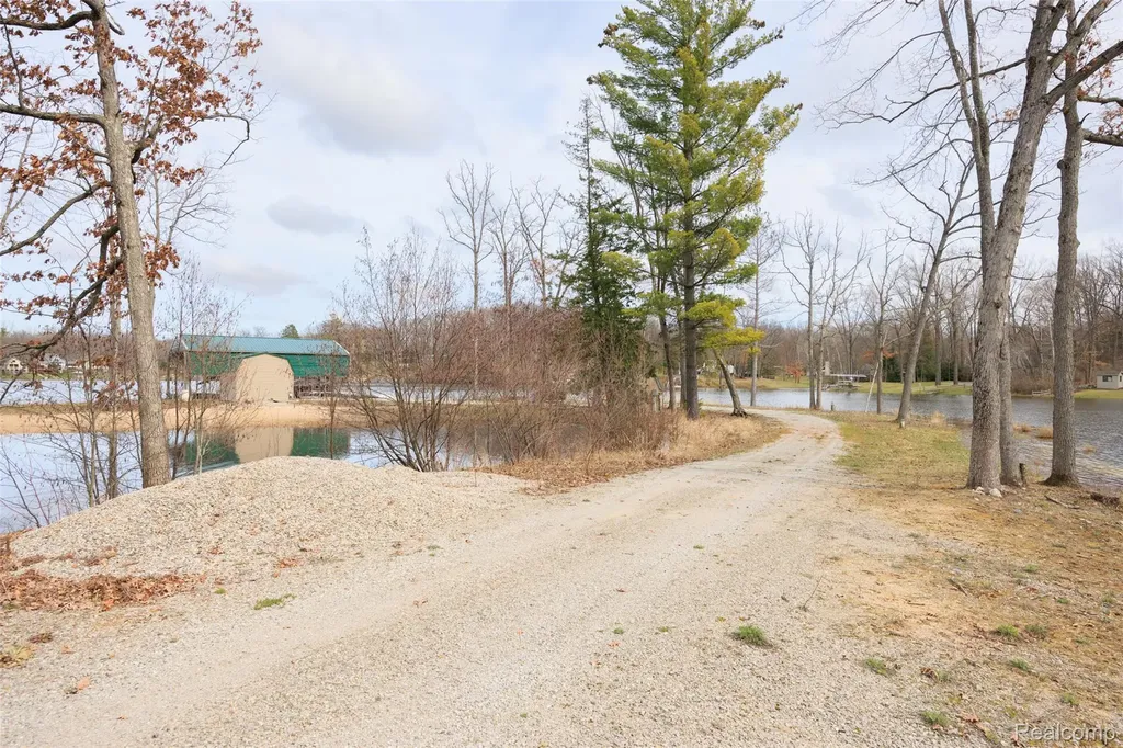1872 Indianwood Loop Mills Township MI 48661
