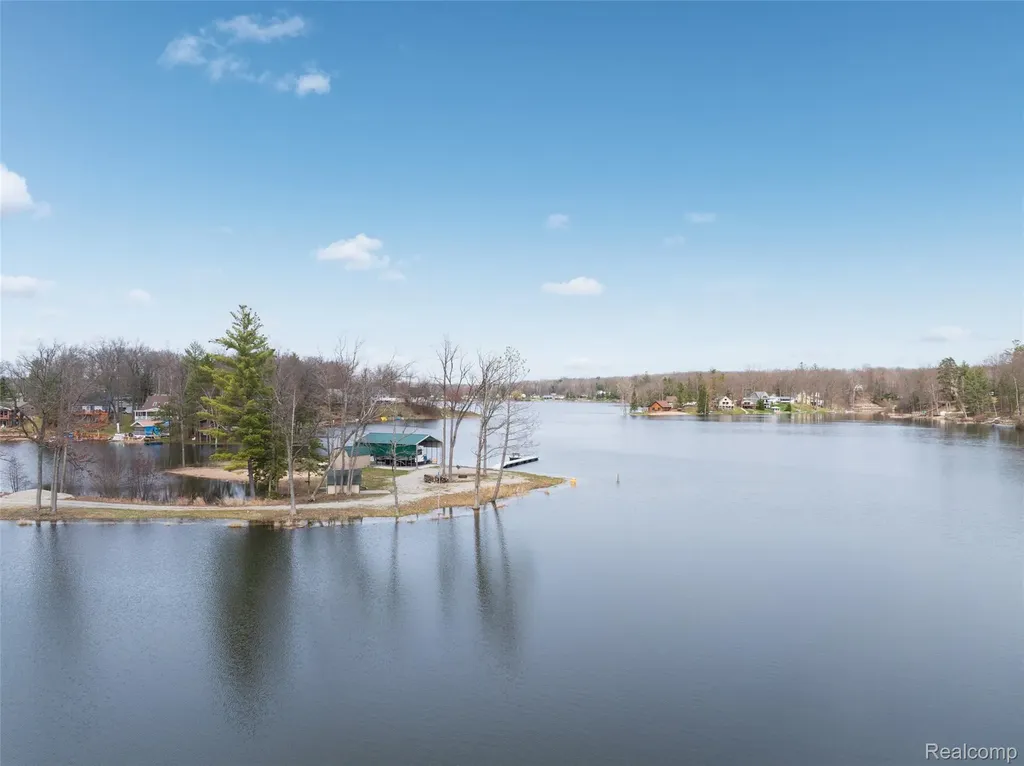 1872 Indianwood Loop Mills Township MI 48661