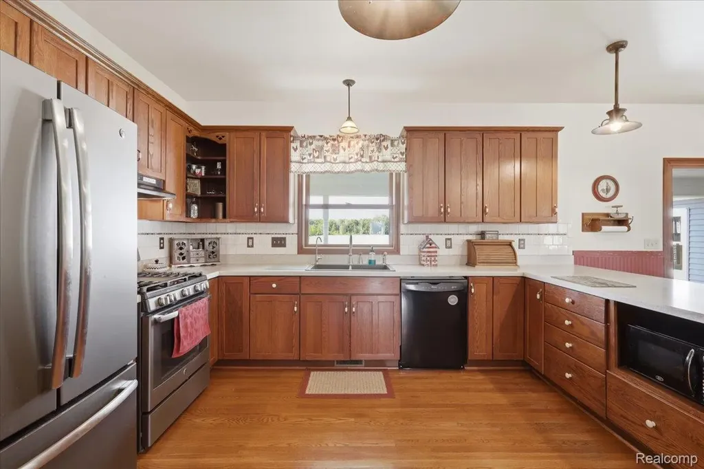 7868 Big Hand Road Columbus Township MI 48063