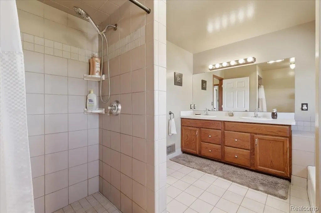 7868 Big Hand Road Columbus Township MI 48063