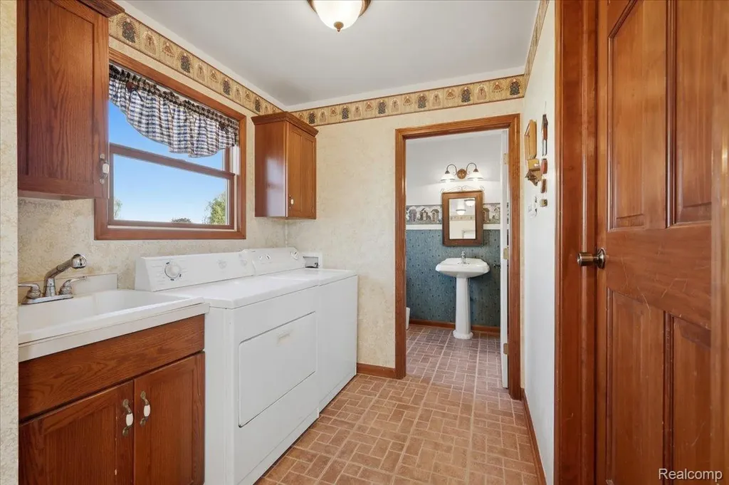 7868 Big Hand Road Columbus Township MI 48063