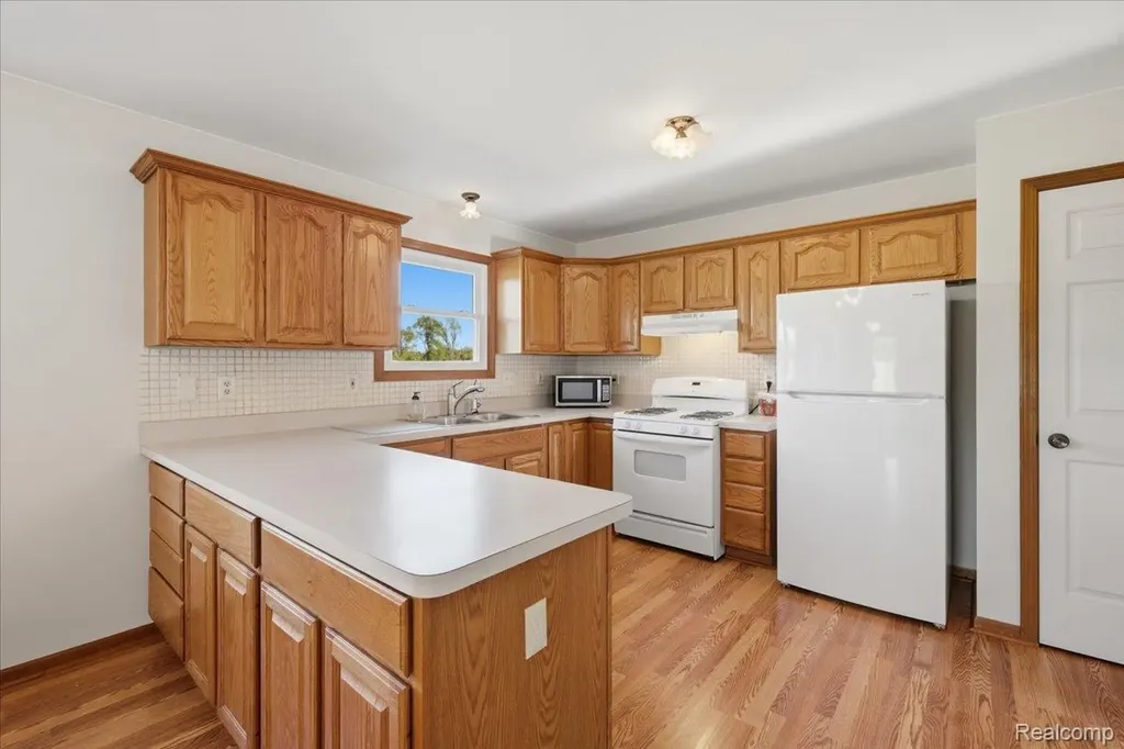 7868 Big Hand Road Columbus Township MI 48063