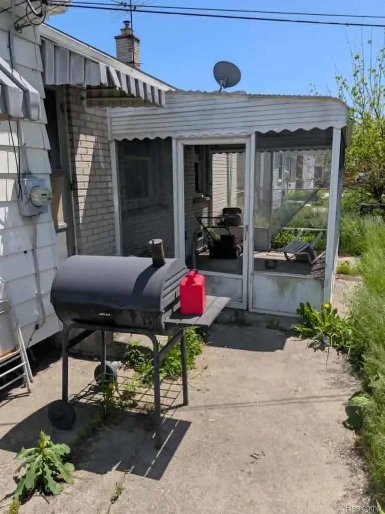 17717 Gaylord Redford Charter Township MI 48240
