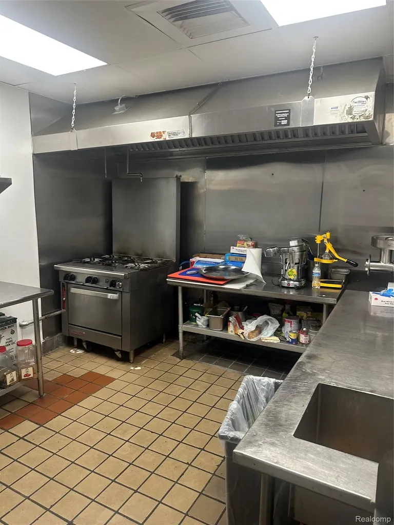 30843 Plymouth Road Livonia City MI 48150