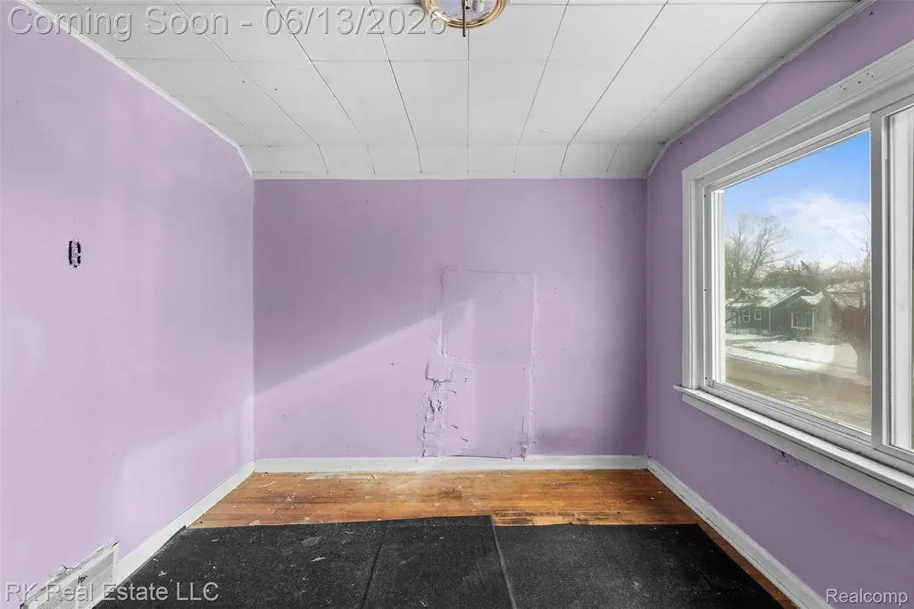 1125 E Hayes Avenue Hazel Park City MI 48030