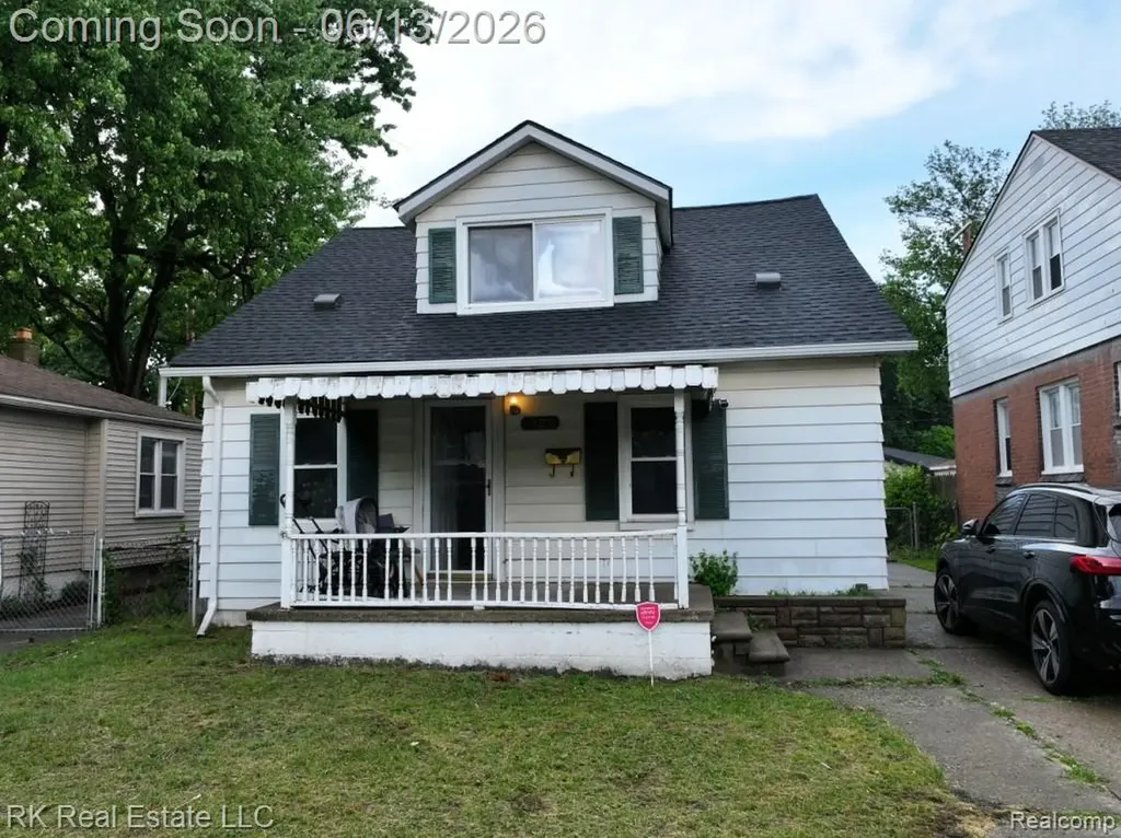 1125 E Hayes Avenue Hazel Park City MI 48030