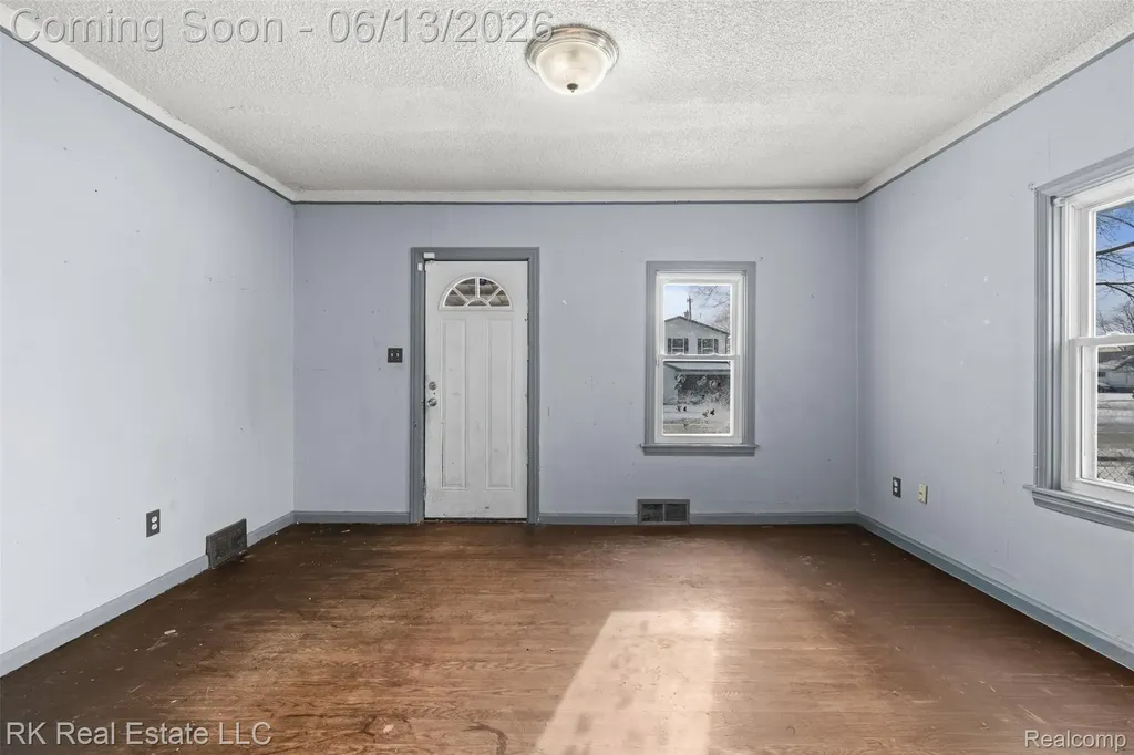 1125 E Hayes Avenue Hazel Park City MI 48030