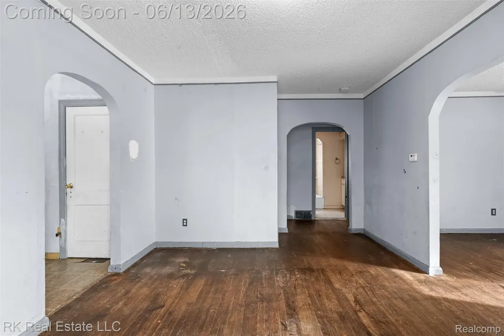 1125 E Hayes Avenue Hazel Park City MI 48030