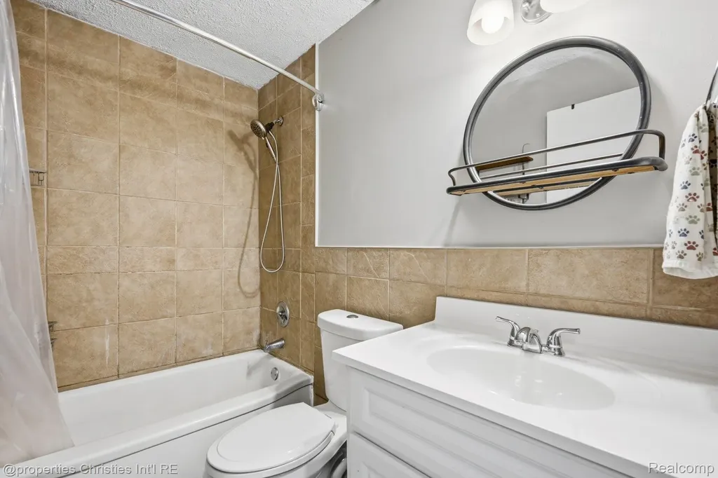 9034 Elmhurst Avenue Plymouth Charter Township MI 48170