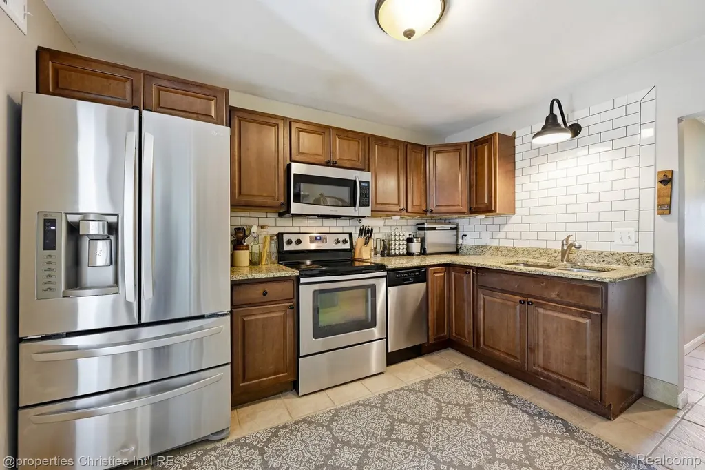 9034 Elmhurst Avenue Plymouth Charter Township MI 48170