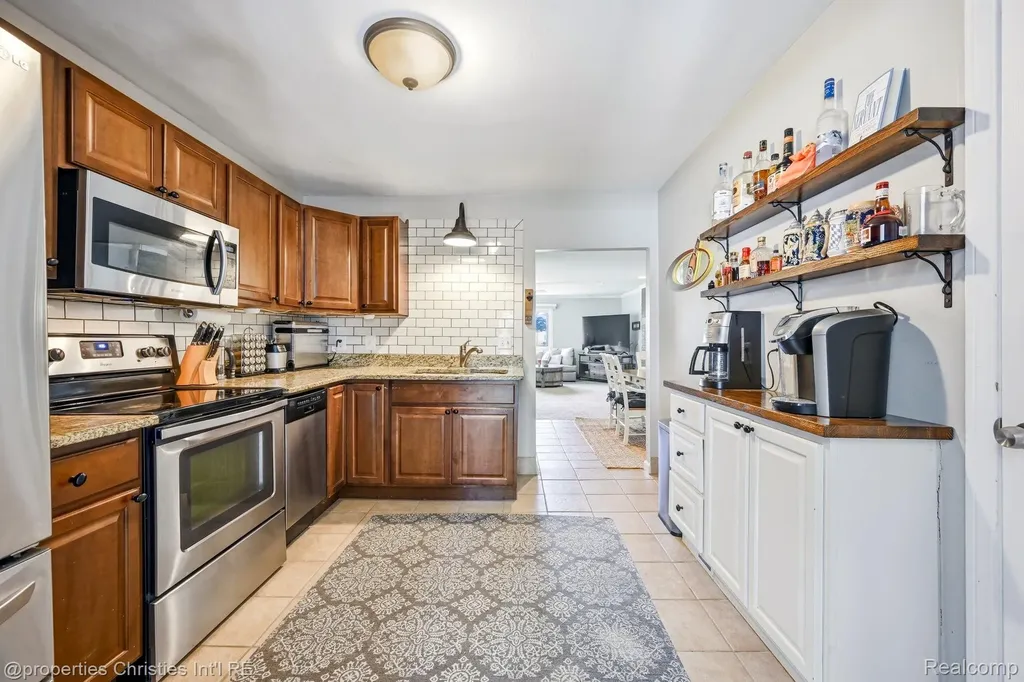 9034 Elmhurst Avenue Plymouth Charter Township MI 48170
