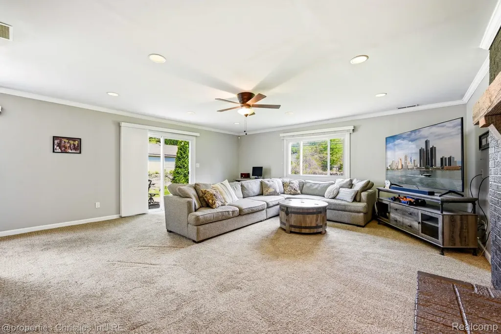 9034 Elmhurst Avenue Plymouth Charter Township MI 48170