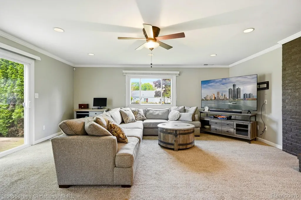9034 Elmhurst Avenue Plymouth Charter Township MI 48170