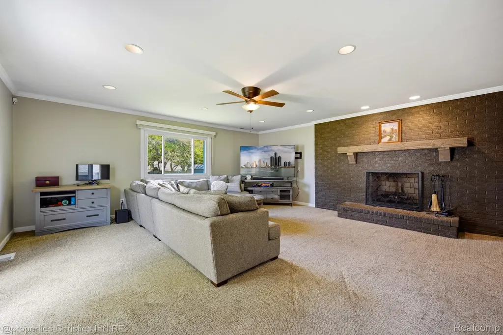 9034 Elmhurst Avenue Plymouth Charter Township MI 48170