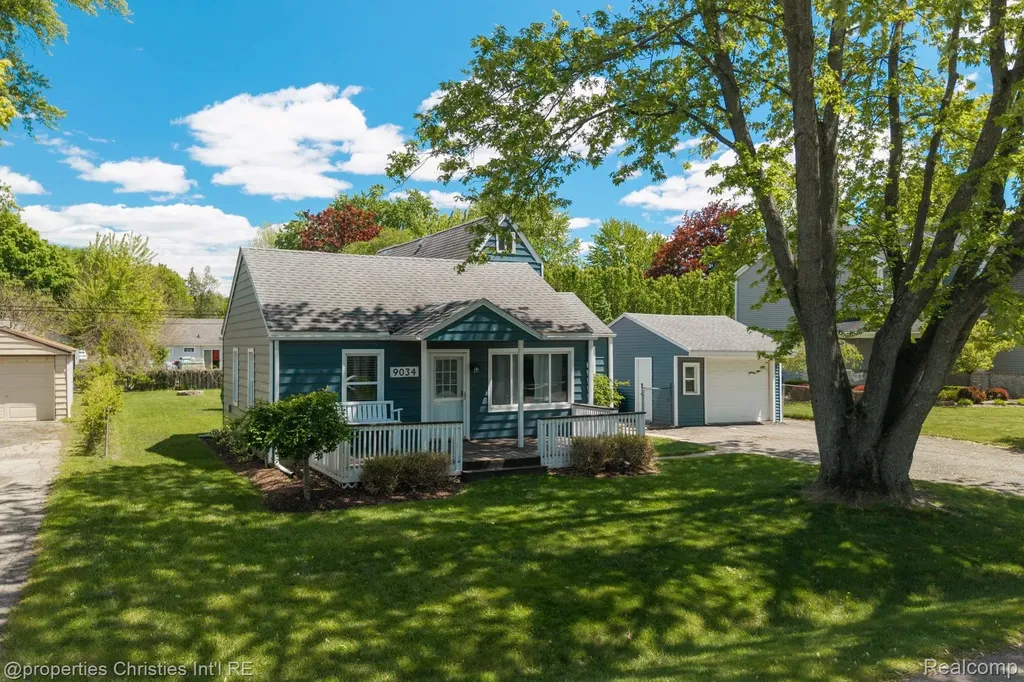 9034 Elmhurst Avenue Plymouth Charter Township MI 48170