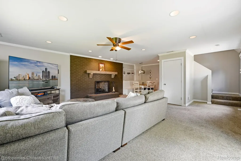 9034 Elmhurst Avenue Plymouth Charter Township MI 48170