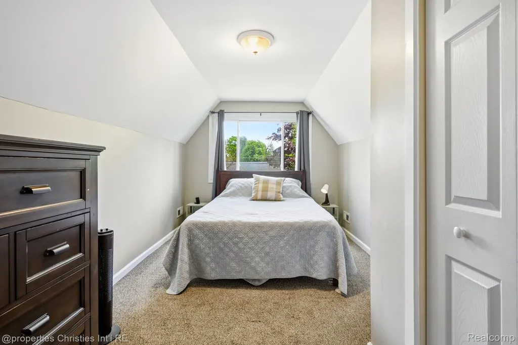 9034 Elmhurst Avenue Plymouth Charter Township MI 48170