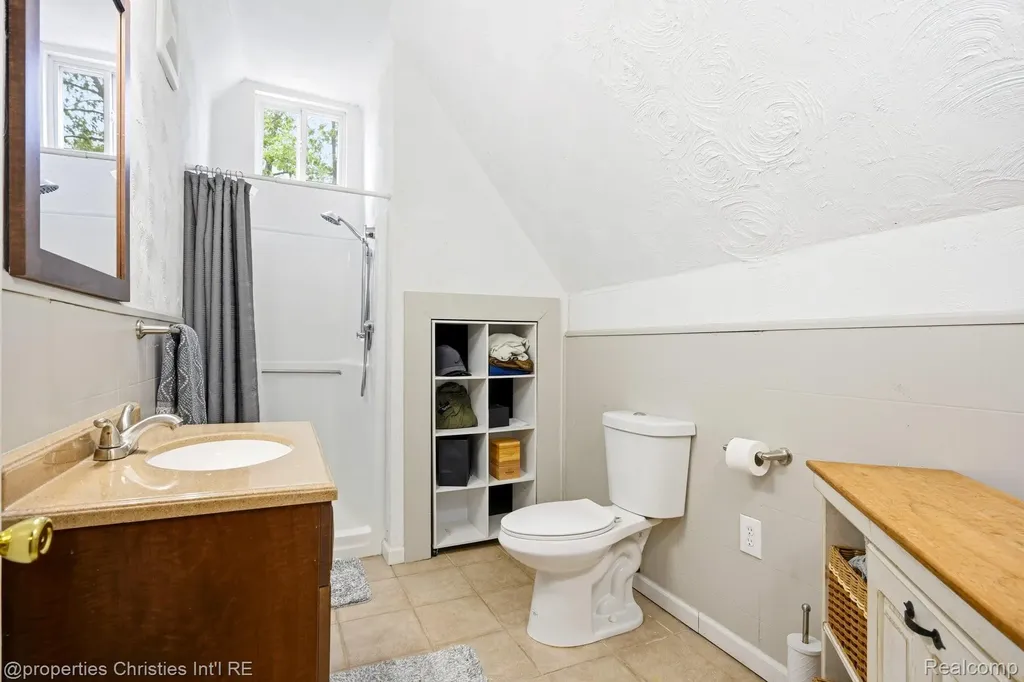 9034 Elmhurst Avenue Plymouth Charter Township MI 48170