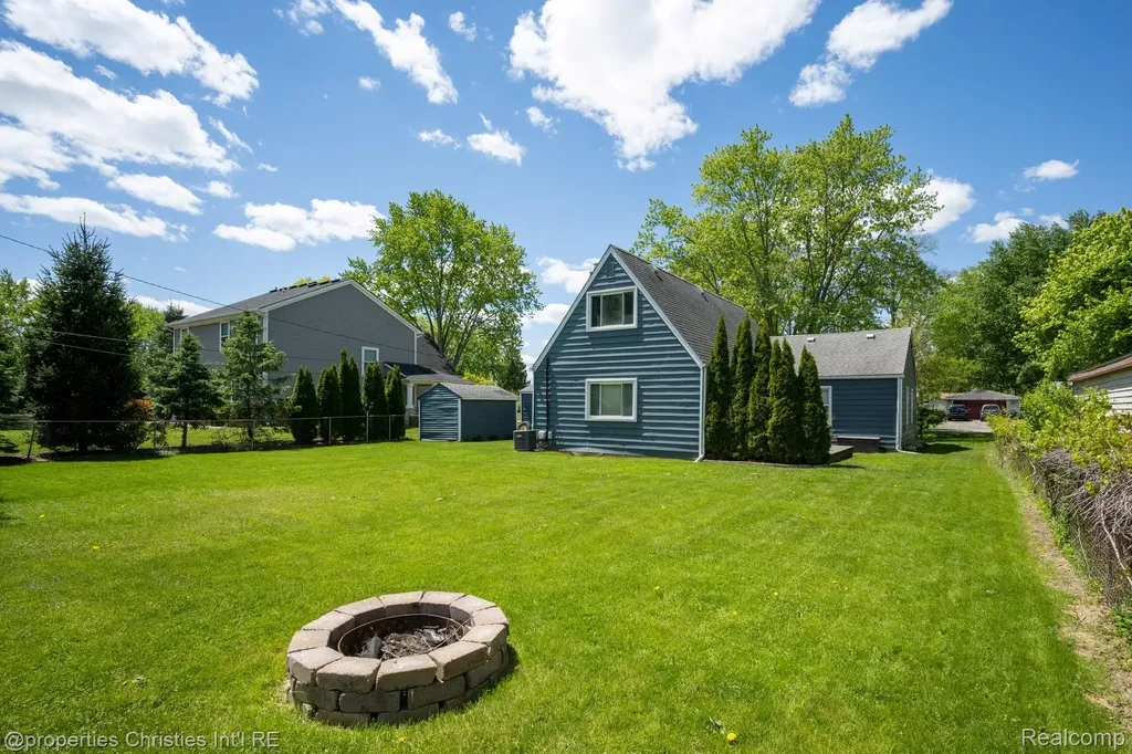 9034 Elmhurst Avenue Plymouth Charter Township MI 48170