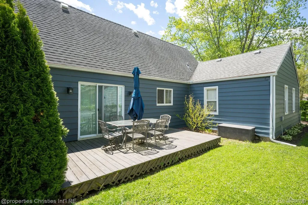 9034 Elmhurst Avenue Plymouth Charter Township MI 48170