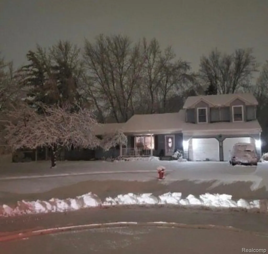 73949 Georgian Court Armada Village MI 48005