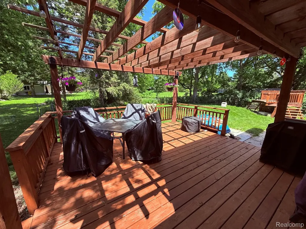 73949 Georgian Court Armada Village MI 48005