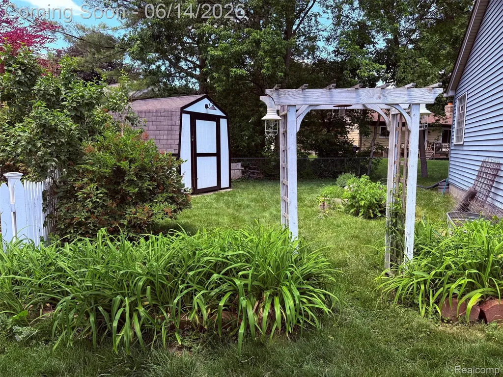 73949 Georgian Court Armada Village MI 48005