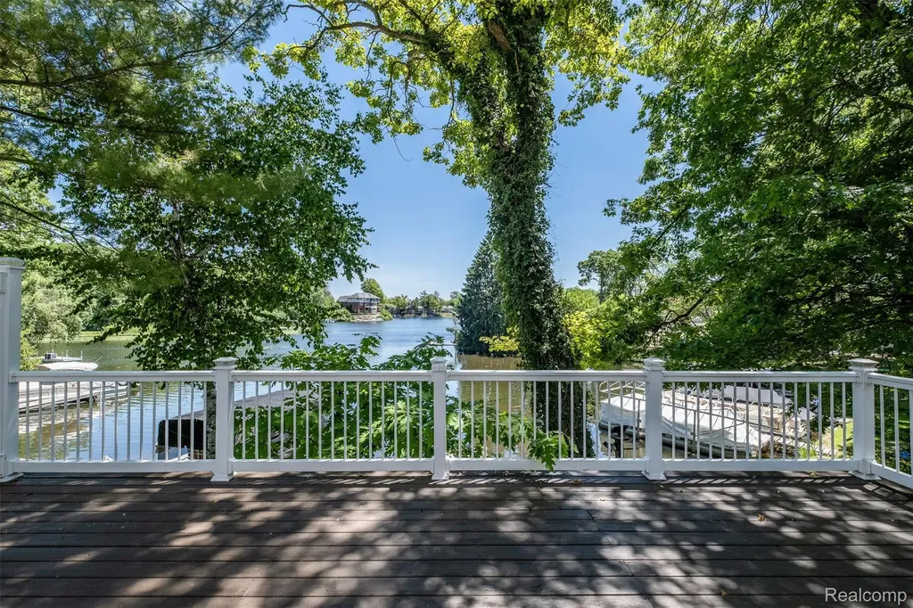 524 Fernhurst Court Orion Charter Township MI 48362