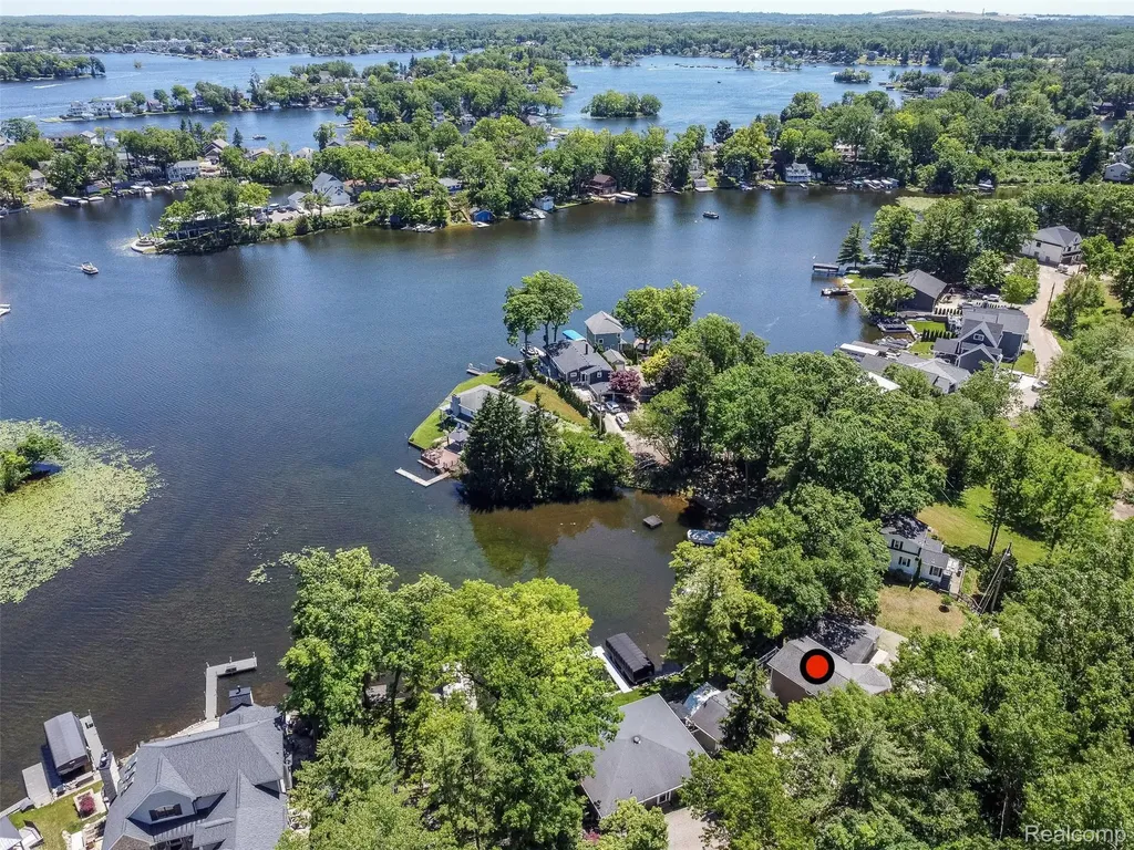 524 Fernhurst Court Orion Charter Township MI 48362